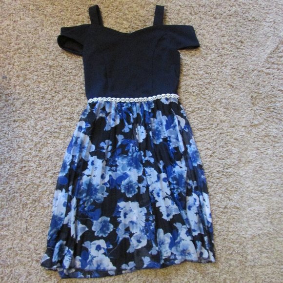 Speechless Dresses Nwot Speechless 2 Blue Floral Cold Shoulder